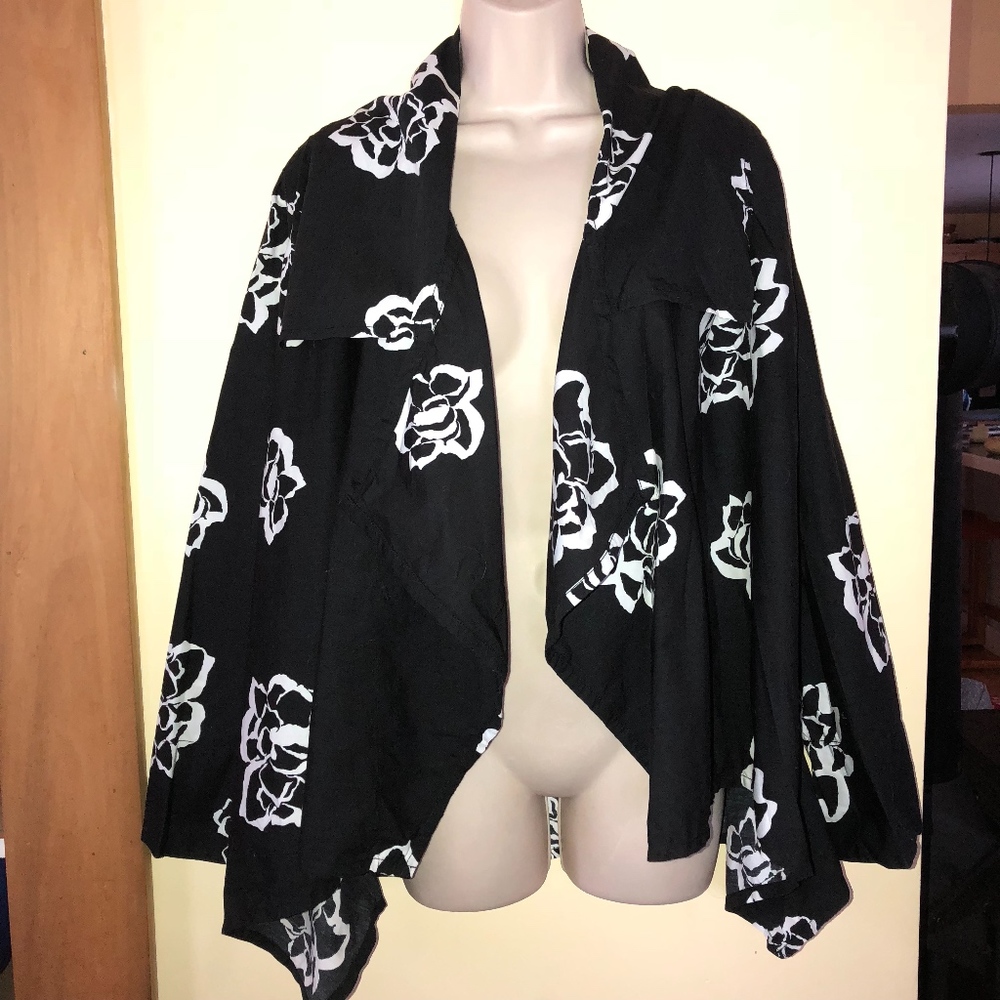 RONI RABL black/white cotton tie back open blouse/S (generous fit)